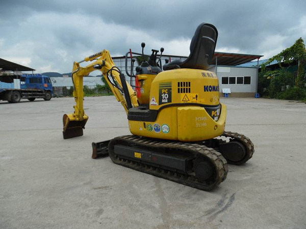 小型挖掘機保養